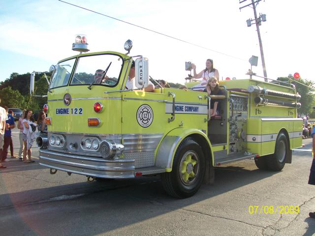 2009 Parade - Sykesville Engine 122